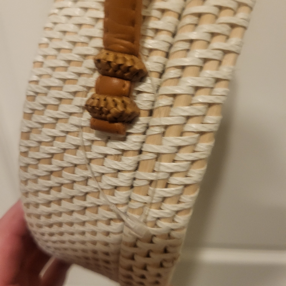 RATTAN ROUND PURSE-NEW - Picture 5 of 10